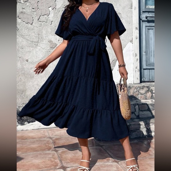 Plus size butterfly sleeve ruffle hem dress - Picture 4 of 16